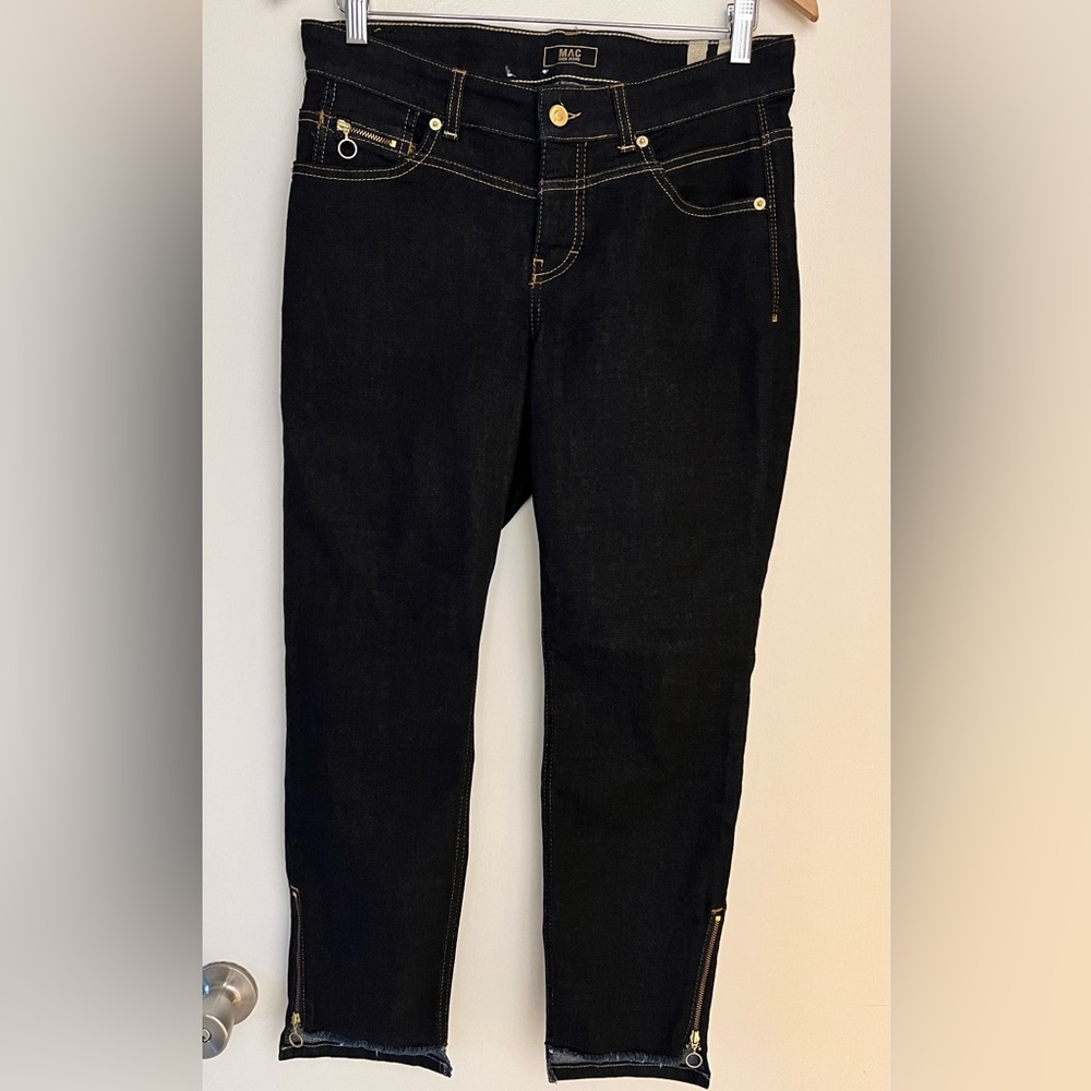 MAC Rich Jeans crop style with gold side zipper.